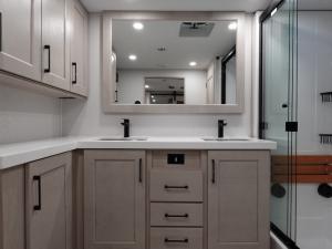 Solitude 380FL Photo