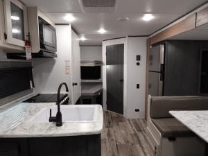 Aspen Trail LE 23BH Photo