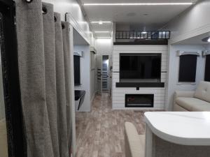 Regency 3881FKL Photo