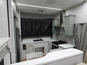 Regency 3881FKL Photo