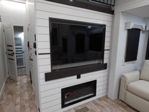 Regency 3881FKL Photo