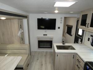 Della Terra 241BH Photo
