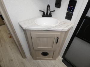 Della Terra 241BH Photo