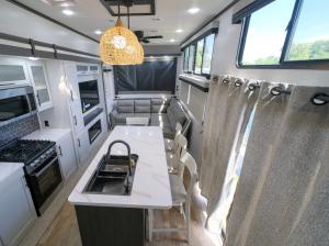 Hampton 395BAM Photo