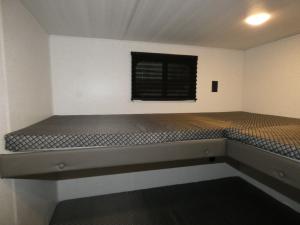 Hideout Sport Double Axle 291BR Photo