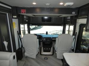 Bounder 33C Photo