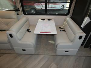 Bounder 33C Photo