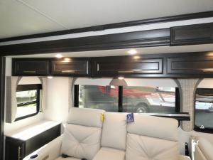 Bounder 33C Photo
