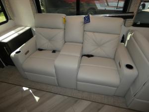 Bounder 33C Photo