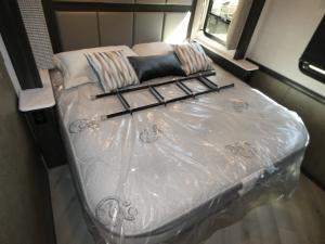 Bounder 33C Photo