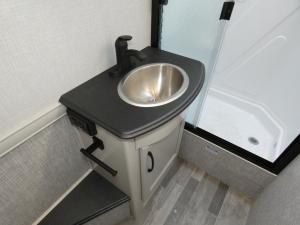 Admiral 28A Photo