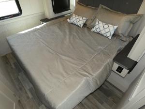 Admiral 28A Photo