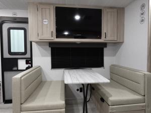 Della Terra 221ML Photo