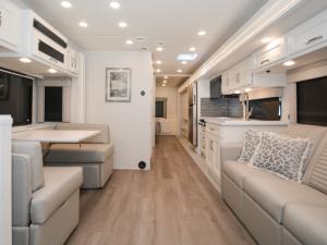 Bay Star 3225 Photo