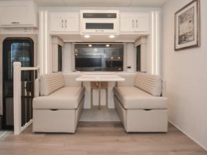 Bay Star 3225 Photo