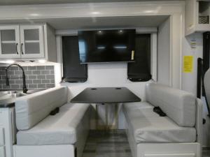 Admiral 32N Photo