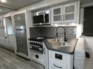 Admiral 32N Photo