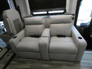 Admiral 32N Photo