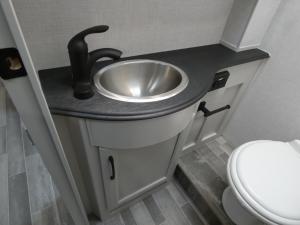 Admiral 32N Photo