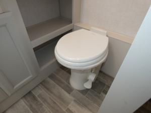 Admiral 32N Photo