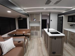 Salem Hemisphere 310BHI Photo