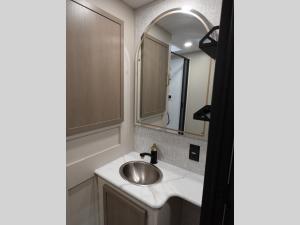 Salem Hemisphere 310BHI Photo