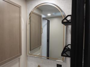 Salem Hemisphere 310BHI Photo