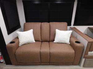 Salem Hemisphere 310BHI Photo