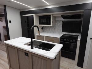 Salem Hemisphere 310BHI Photo