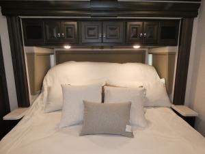 Nautica 34RX Photo