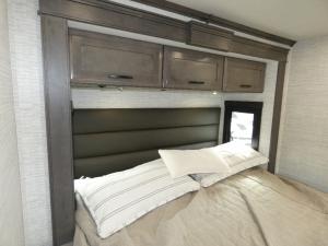 Accolade 37K Photo
