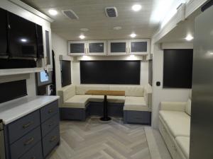 Crusader 275RDD Photo