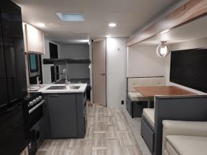 Tracer 275BH Photo