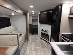 Tracer 275BH Photo