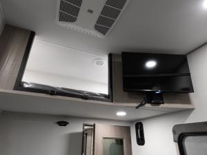 Momentum M-Class 414M Photo