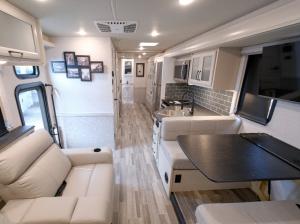 Admiral 32N Photo