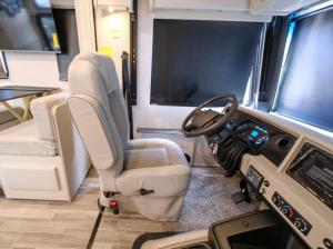 Admiral 32N Photo