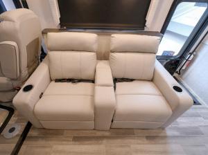 Admiral 32N Photo