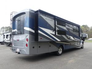 Accolade 37L Photo