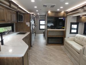 Accolade 37L Photo