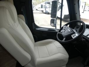 Accolade 37L Photo