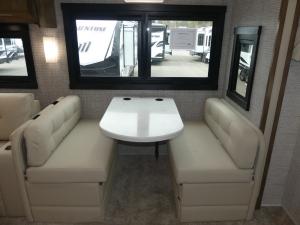 Accolade 37L Photo
