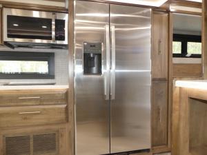 Accolade 37L Photo