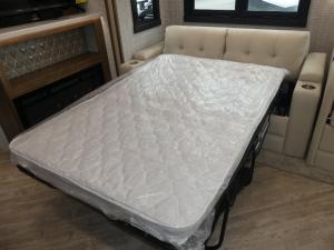 Accolade 37L Photo