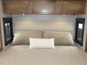 Accolade 37L Photo