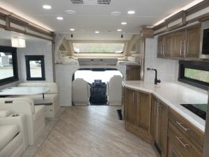 Accolade 37L Photo