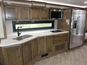 Accolade 37L Photo