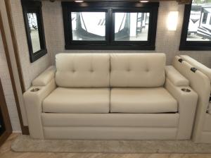 Accolade 37L Photo