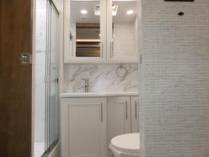 Accolade 37L Photo