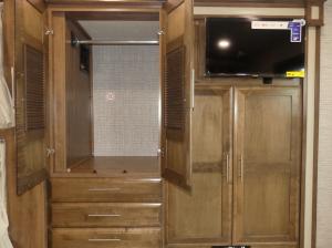 Accolade 37L Photo